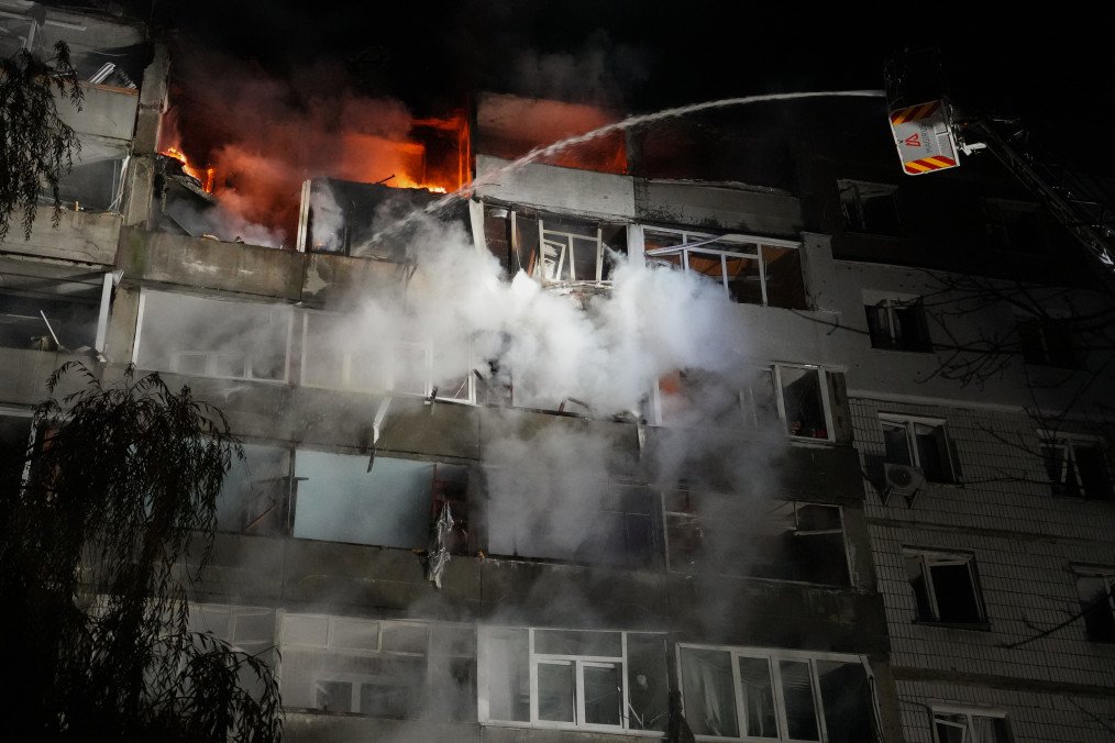 Ukraine Accuses Russian Officers of War Crimes Over Deadly Grad Strike on Sumy Firefighters in platform of aerial ladder extinguish a fire at damaged high-rise residential building after Russian drone attack on October 31, 2025 in Sumy, Ukraine. Illuystrative photo. (Source: Getty Images)
