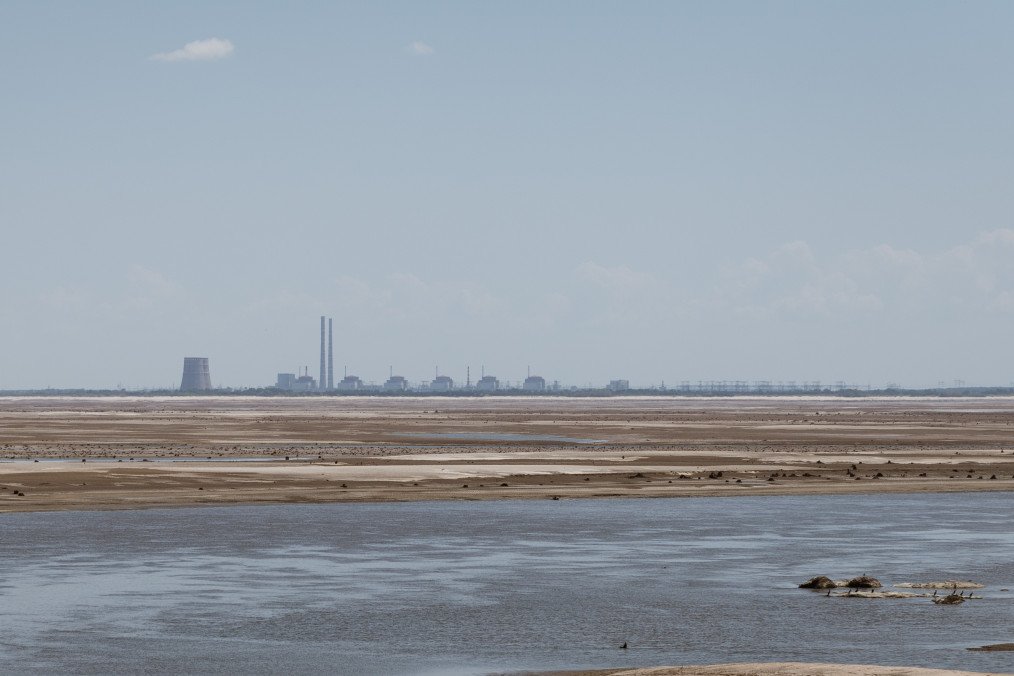 A view of Zaporizhzhia Nuclear Power Plant surrounded by dried beaches as water shortage continues for several weeks in Nikopol, Ukraine on July 3, 2023. Illustrative photo. (Source: Getty Images)