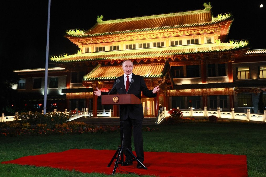 Russia’s Gold Exports to China Surge as Domestic Reserves Hit Record Low