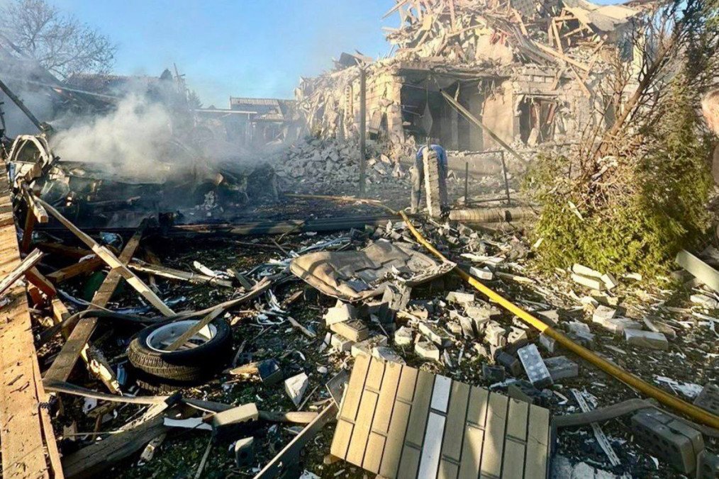 Russia Drops 5 Bombs on Zaporizhzhia, Hitting a Hospital and Killing 4 People, Injuring 18