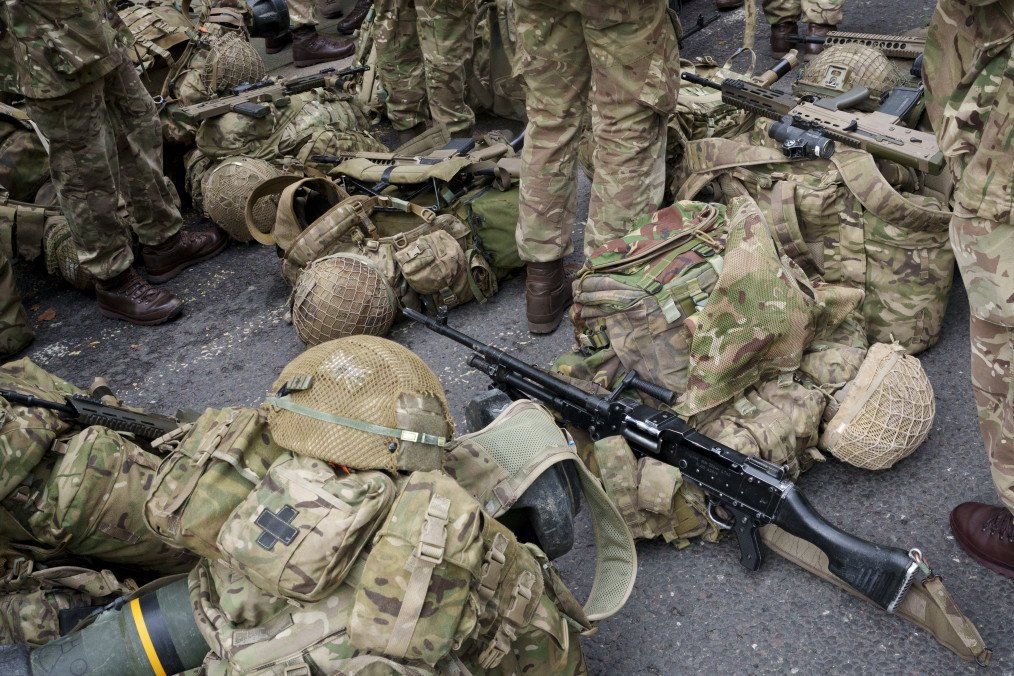 UK to Build New Ammunition and Drone Factories for Military Strength and Support to Ukraine Members of 4 Para of the Parachute Brigade Reserves prepare before the first ever Lady Mayor's Show in the City of London, on 8th November 2025, in London, England. (Source: Getty Images)