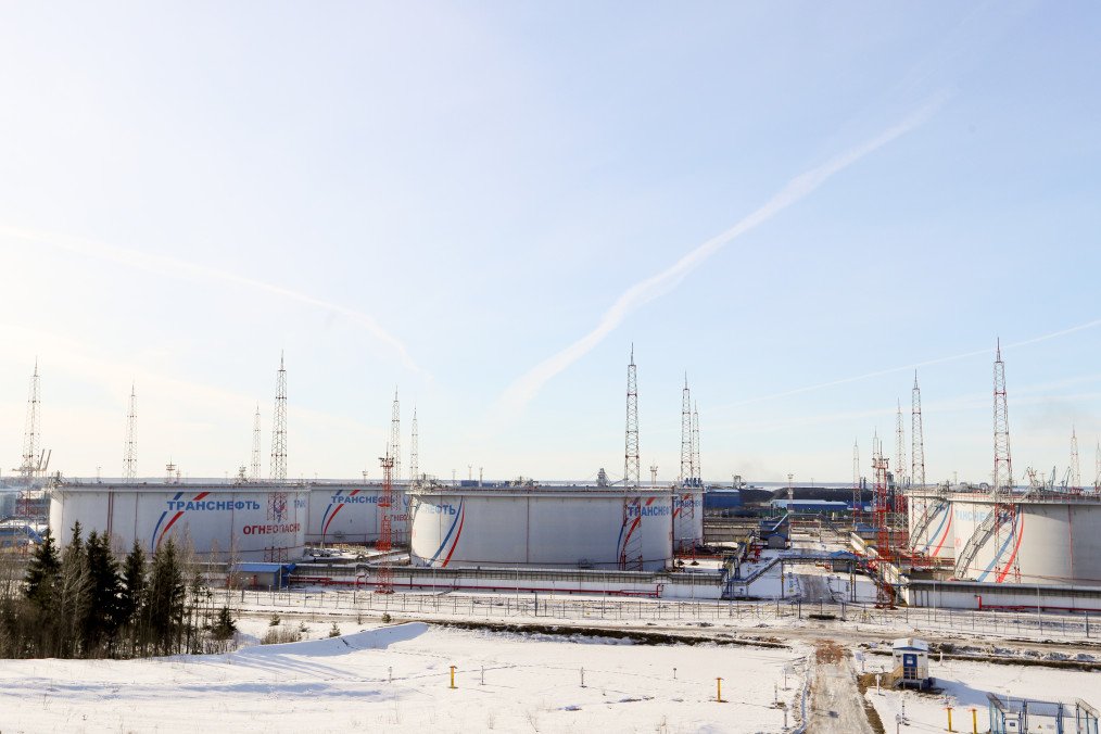 Tanks belonging to Transneft, a Russian state-owned company that operates the country's oil pipelines, at the Ust-Luga oil terminal. (Source: Getty Images)