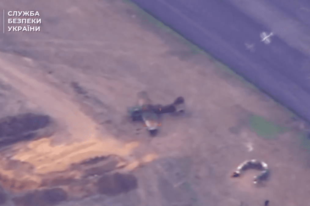 El SBU de Ucrania destruye dos aviones rusos "cazadores de drones" en un aeródromo ocupado por fuerzas rusas