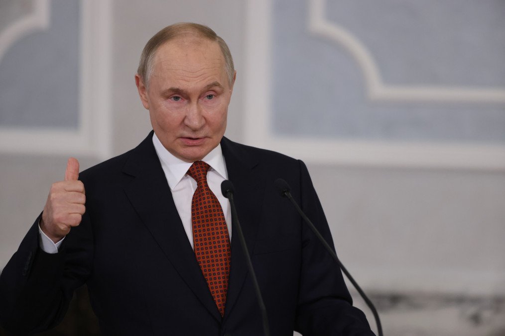 Putin Proposes New Talks with Ukraine and Defends Exceptional Military Budget