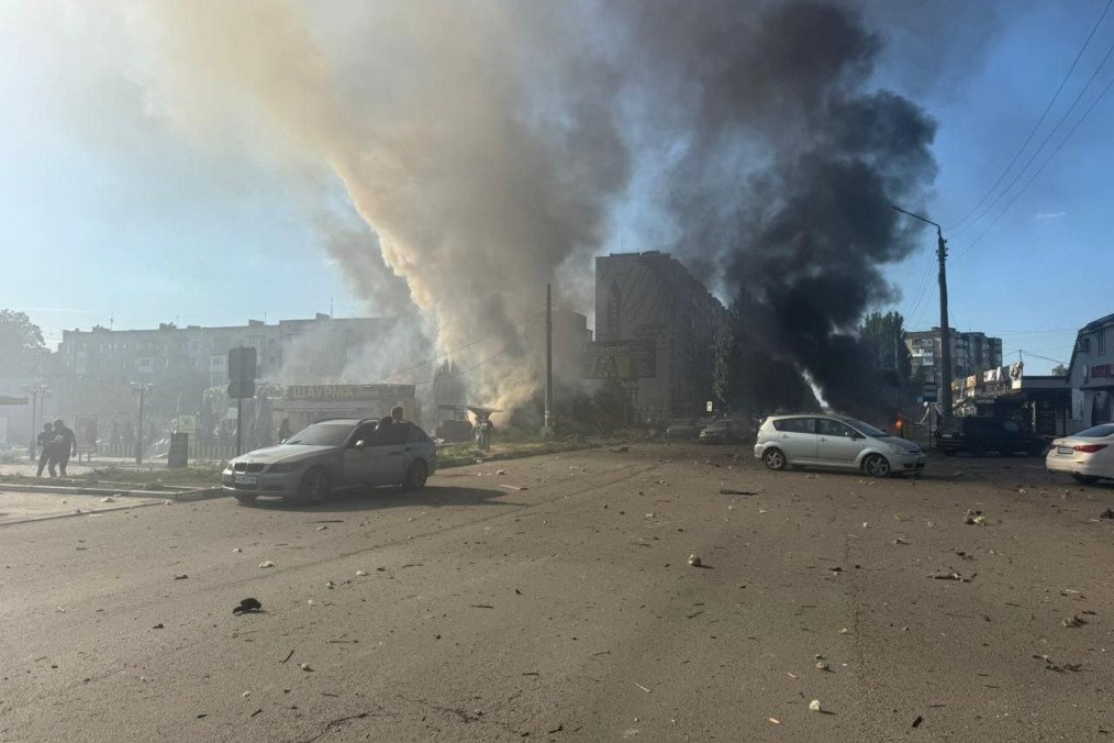 Russia Drops 500-Kilogram Bomb on Dobropillia Shopping Centre, Killing Four, Wounding 27 Russia Drops 500-Kilogram Bomb on Dobropillia Shopping Centre, Killing Four, Wounding 27
