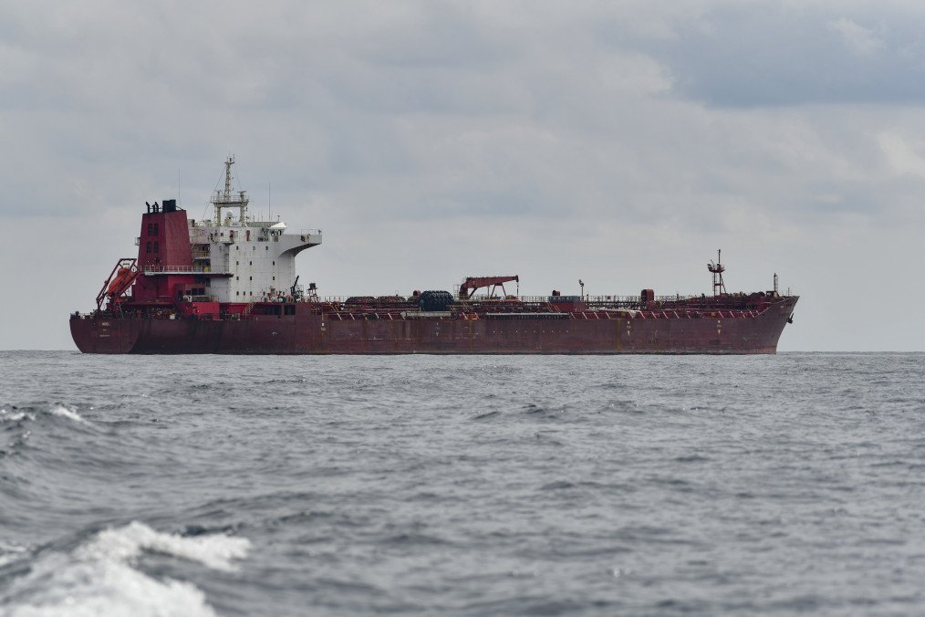 Russian "Shadow Fleet" Tankers Skip Pilot Services, Raising Oil Spill Risks in Danish Straits