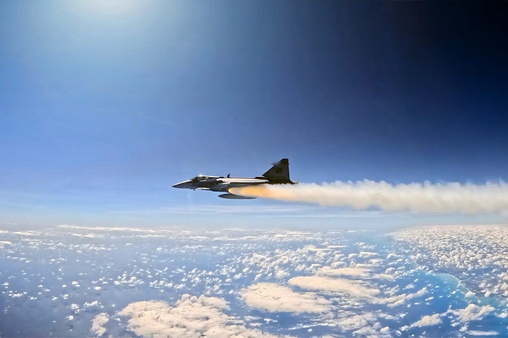 Brazilian Gripen fighter jet firing a Meteor missile during a test, 2025.