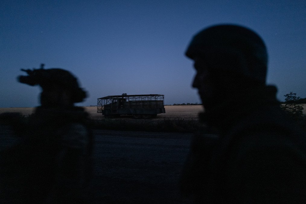 Illustrative image. Ukrainian servicemen of the “Dovbush Hornets” attack drone battalion of the 68th Jaeger Brigade are seen in positions in the Pokrovsk direction on August 30, 2025, in Pokrovsk, Ukraine. (Source: Getty Images)