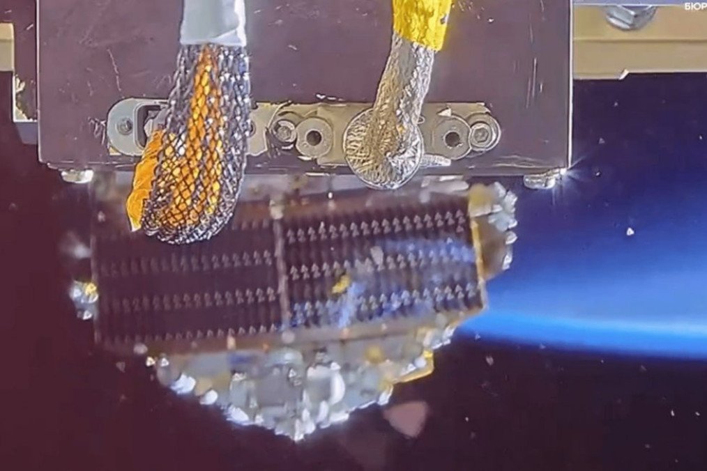 Rassvet-3 satellites are deployed from a Soyuz-2.1b rocket following their launch into low-Earth orbit on March 23, 2026. (Source: Bureau 1440)