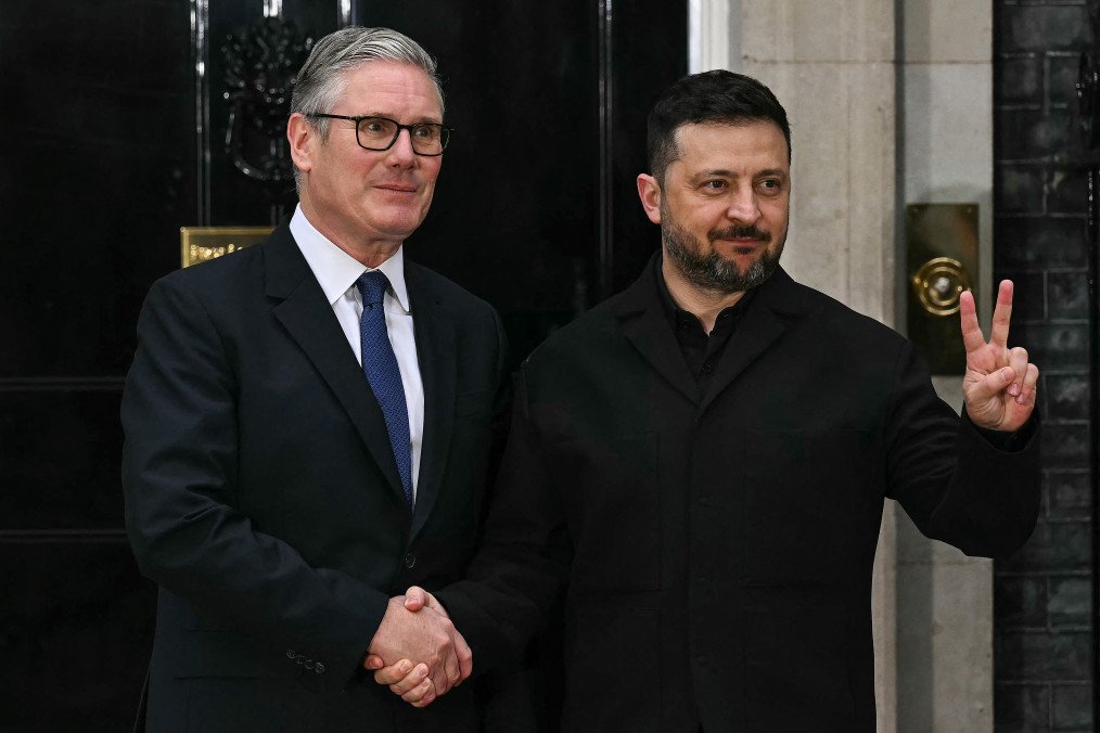 UK Prime Minister Keir Starmer welcomes Ukrainian President Volodymyr Zelenskyy to 10 Downing Street in London ahead of talks with European leaders, June 7, 2026. (Source: Getty Images)