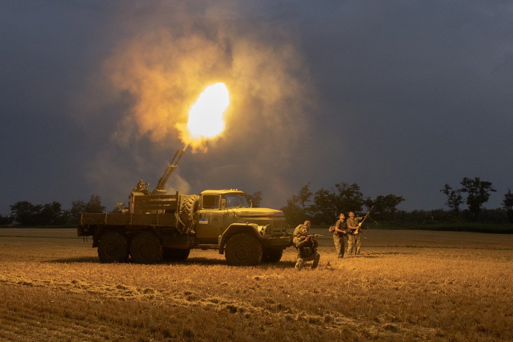 Ukrainian servicemen of the 59th brigade mobile air defense unit fire a Soviet made ZU-23 anti-aircraft twin autocannon towards a Russian drone during an air attack near Pavlograd, Dnipropetrovsk region on July 19, 2025. Illustrative photo. (Source: Getty Ukrainian servicemen of the 59th brigade mobile air defense unit fire a Soviet made ZU-23 anti-aircraft twin autocannon towards a Russian drone during an air attack near Pavlograd, Dnipropetrovsk region on July 19, 2025. Illustrative photo. (Source: Getty