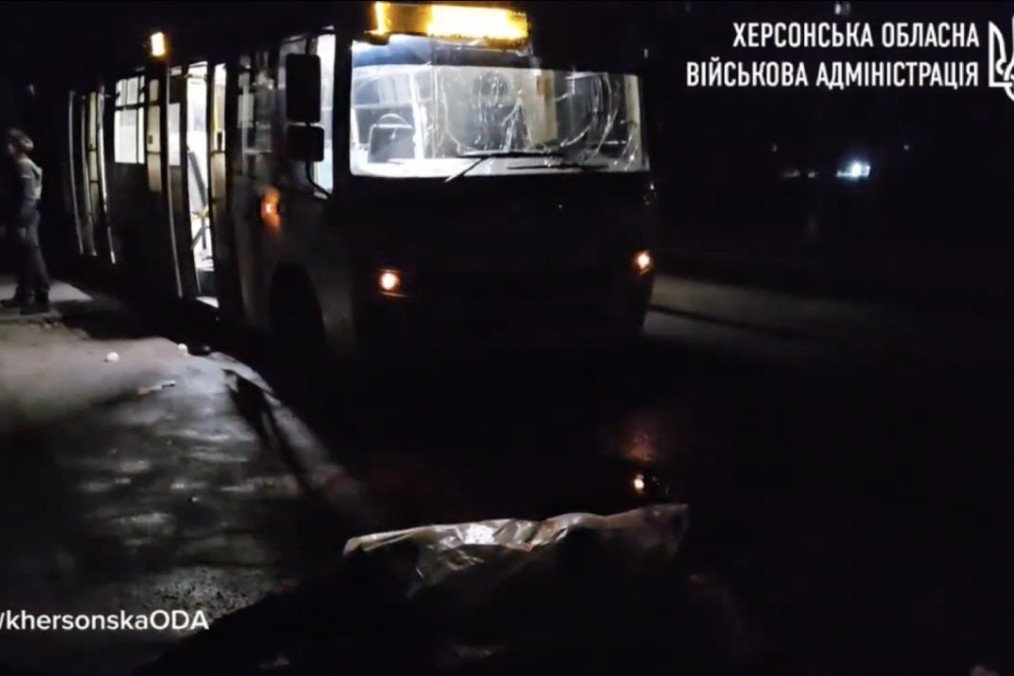 Russian Drone Strike Hits Passenger Minibus in Kherson: One Dead, Six Injured