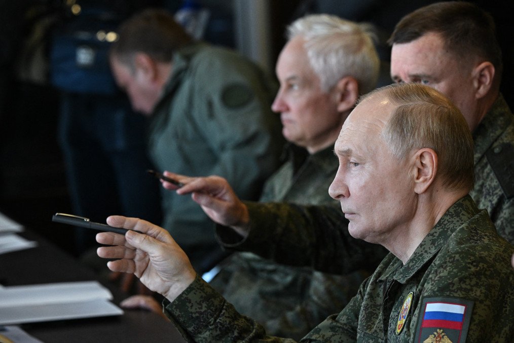 In this pool photograph distributed by the Russian state agency Sputnik, Vladimir Putin inspects the “Zapad-2025” (West-2025) joint Russian-Belarusian military drills at a training ground in the Nizhny Novgorod Oblast. (Source: Getty Images)