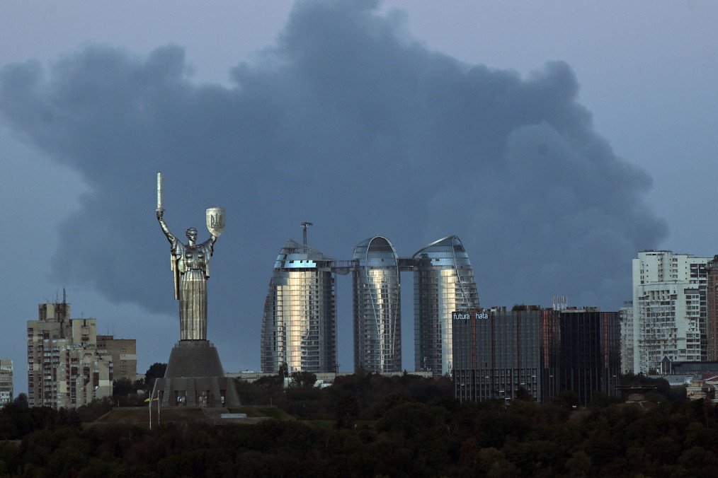 A plume of smoke from a fire in a Kyiv suburb rises behind the Motherland Monument and apartment blocks in the Pechersk district, Kyiv, Ukraine, on August 28, 2026. A plume of smoke from a fire in a Kyiv suburb rises behind the Motherland Monument and apartment blocks in the Pechersk district, Kyiv, Ukraine, on August 28, 2026.