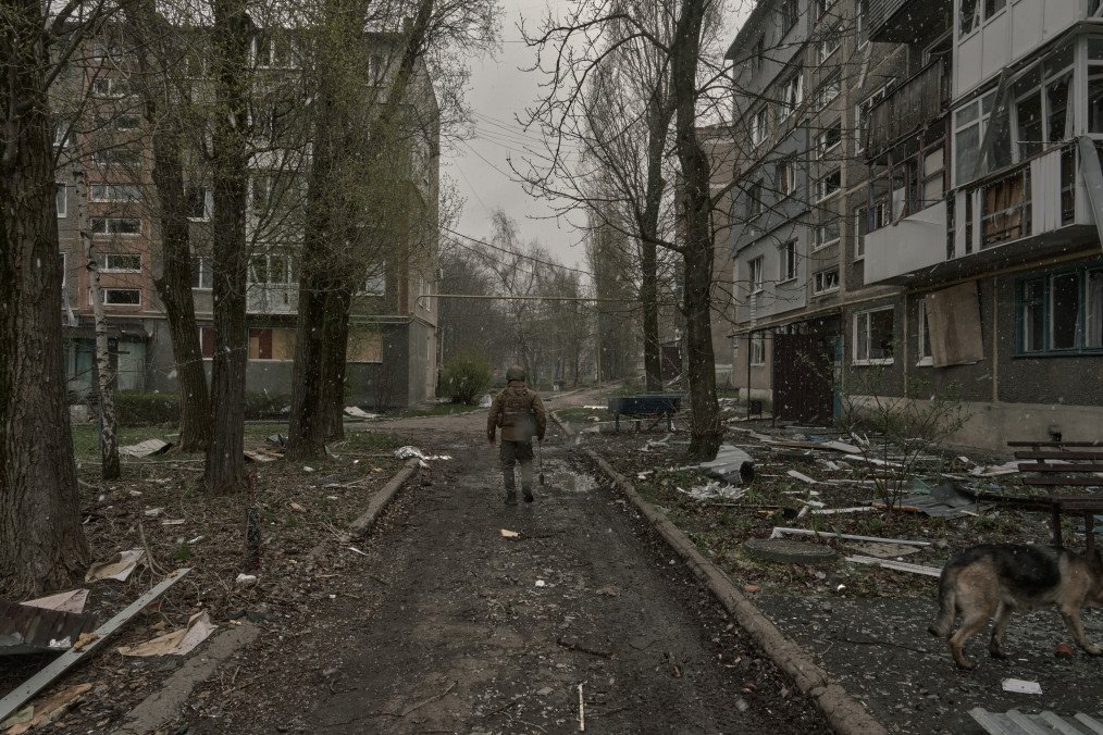 A soldier walks through the city on April 8, 2025, in Pokrovsk, Ukraine. (Source: Getty Images) A soldier walks through the city on April 8, 2025, in Pokrovsk, Ukraine. (Source: Getty Images)