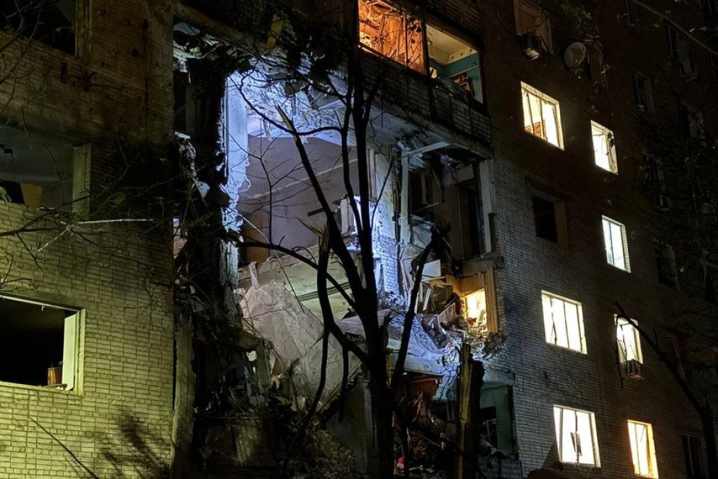 Russia Attacks Sumy With Guided Bombs, Leaving Casualties Under Rubble Russia struck a high-rise residential building in Sumy on September 18, 2026. (Source: Suspilne Sumy)