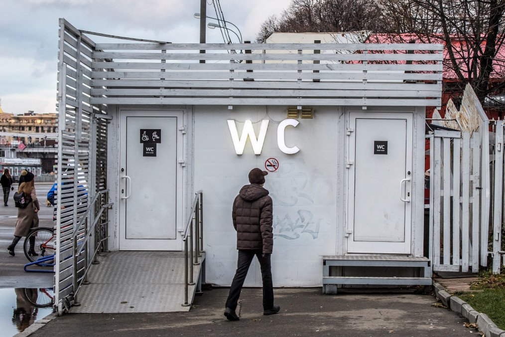 Moscow Internet Crackdown Leaves Residents Unable to Pay—Even For Toilets A photograph taken on November 12, 2017 shows a public toilet at the Gorky Central Park of Culture and Leasure in Moscow, Russia. (Source: Getty Images)