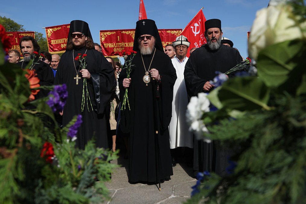 Russian Orthodox priests in a delegation from the Russian Embassy pays tribute at the Soviet War Memorial in Treptower Park in Berlin, Germany. (Source: Getty Images)