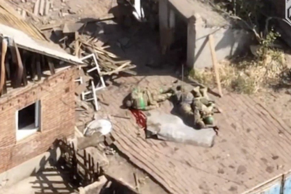 Russian Forces Execute Three Captured Ukrainian POWs in New York, Donetsk Region, Video