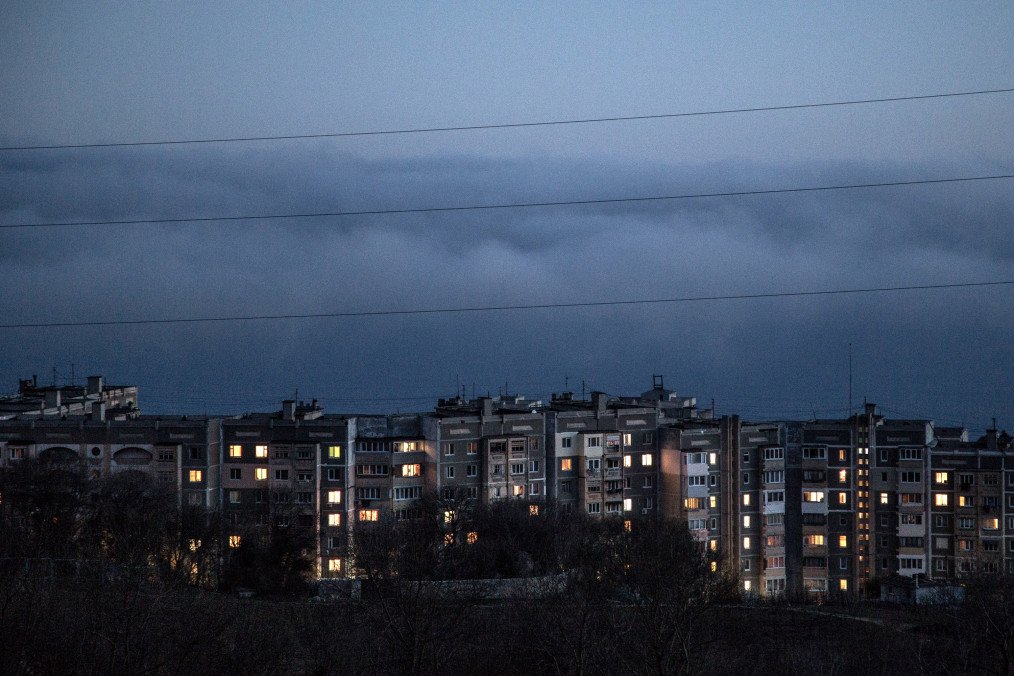 Soviet apartment buildings overlook the Crimean coast of Black Sea on March 22, 2014 in Gaspra, Crimea. Illustrative photo. (Source: Getty Images) Soviet apartment buildings overlook the Crimean coast of Black Sea on March 22, 2014 in Gaspra, Crimea. Illustrative photo. (Source: Getty Images)