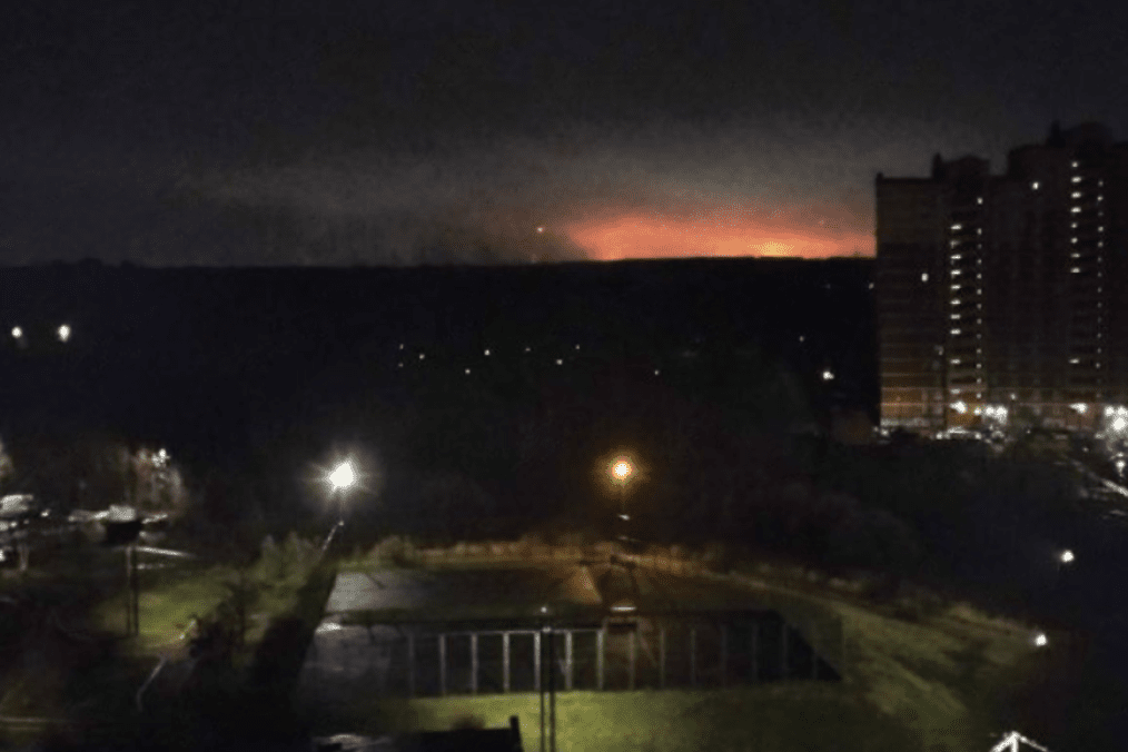 Drones habrían atacado una refinería de petróleo de Ryazan durante la noche, según un video drone drones petroleo ruso sanciones a rusia ucrania ultimas noticias ucrania news ukraine newspapers