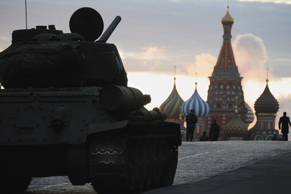 Russia Offers to Repair Soviet-Era Military Hardware for Taliban WWII-era Soviet T-34 tank stands at the Red square in Moscow. (Source: Getty Images)