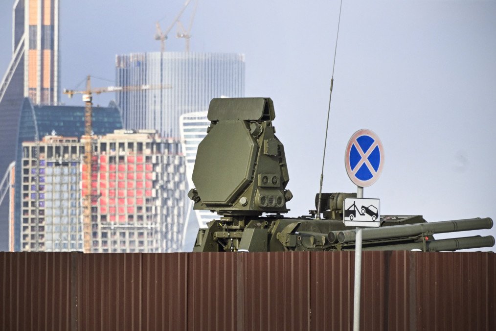 The Pantsyr S-1 self-propelled air defense missile system (NATO name SA-22 Greyhound) is seen at the Vorobyovy Hills observation point above the Luzhniki stadium, Moscow, on February 22, 2023. (Source: Getty Images)