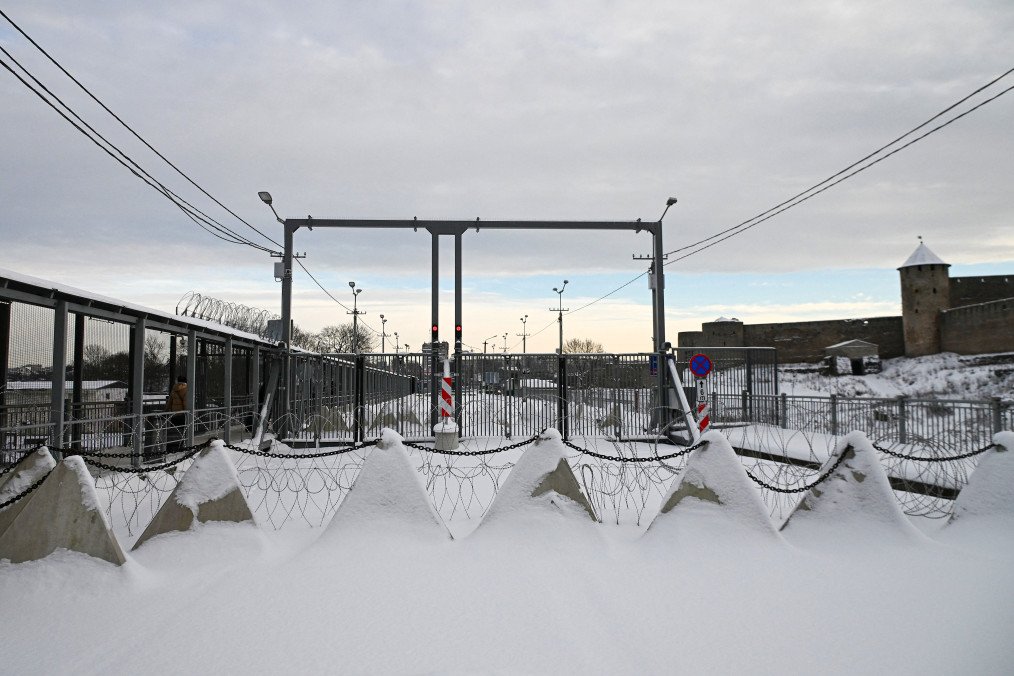 Anti-tank barriers known as “dragon’s teeth” and barbed wire are installed on the border bridge in Narva on the Estonian-Russian border on January 15, 2026. (Source:  Getty Images)
