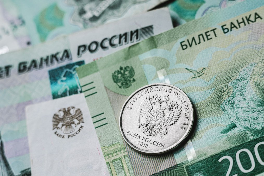 Russian roubles, the official currency of the Russian Federation, lie on a table. Illustrative photo. (Source: Getty Images)
