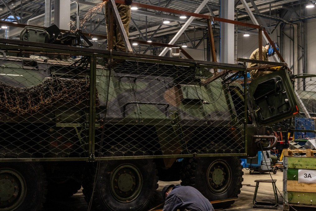 Estonian soldiers are modifying their Patria 6×6 armored personnel carriers, January 29, 2026. (Source: Estonian 1st Infantry Brigade)