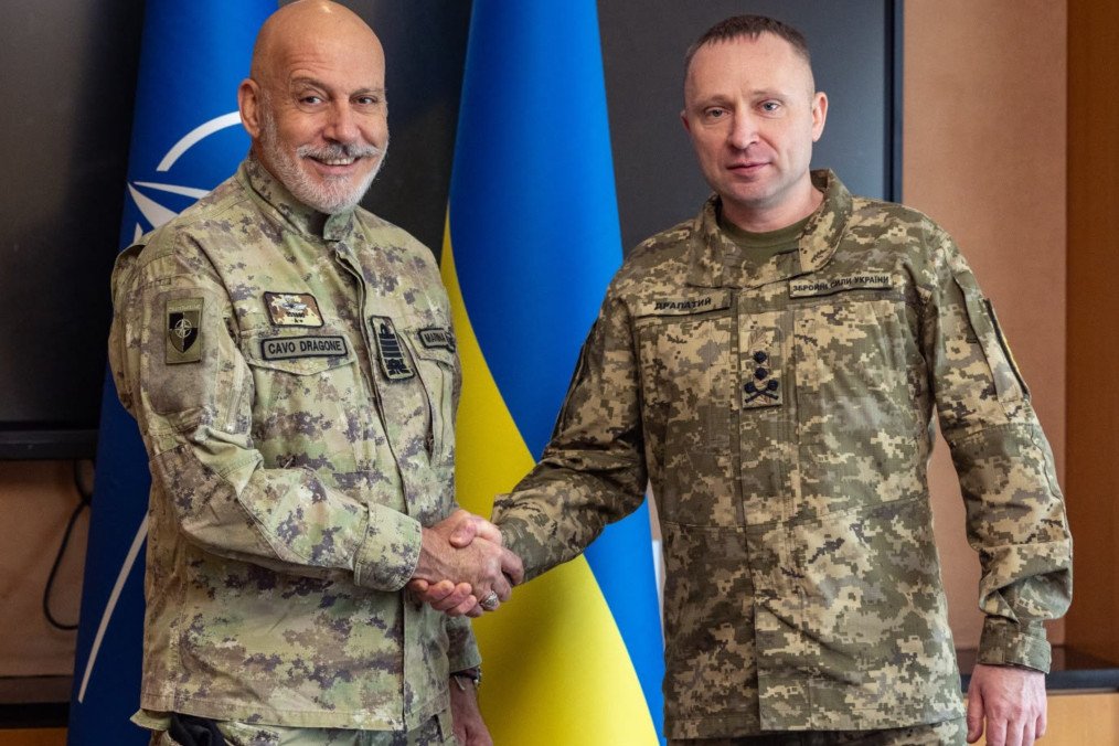 NATO Military Committee Chair Admiral Giuseppe Cavo Dragone with Ukraine’s Commander-in-Chief Mykhailo Drapatyi in Kyiv. (Source: NATO CMC/X)