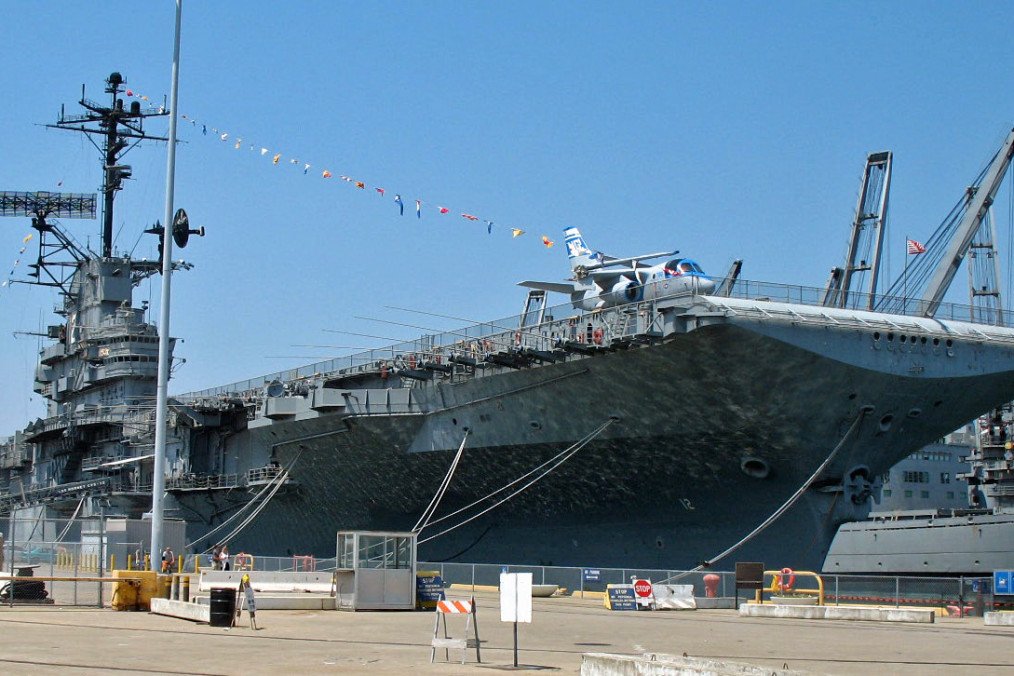 US Aircraft Carrier Hosts Defense Tech Hackathon to Back Ukraine