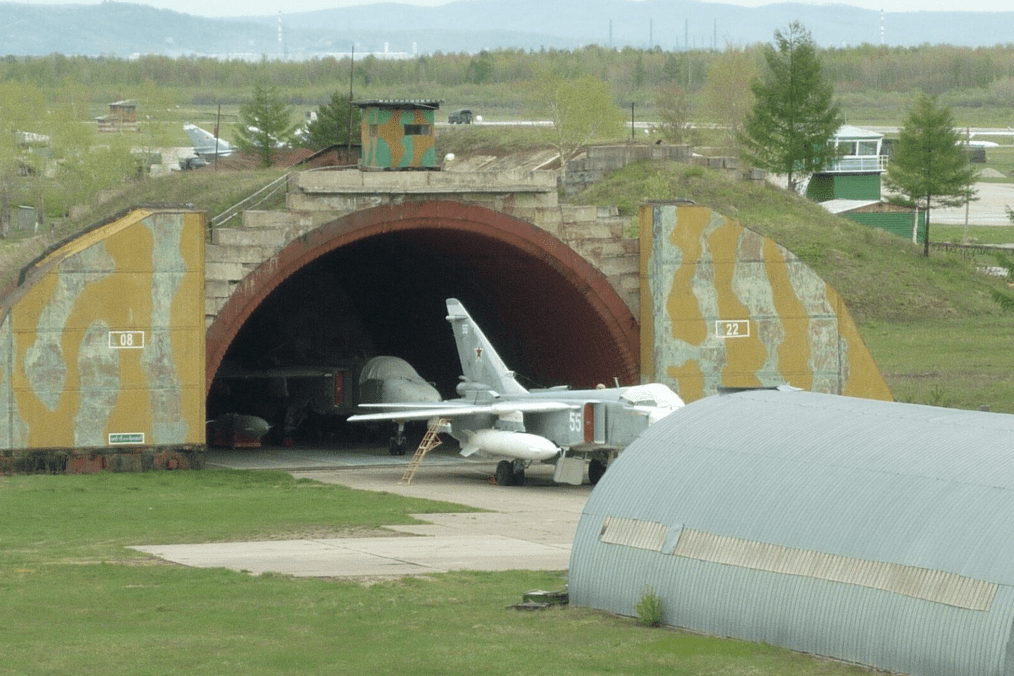 A Soviet-era hardened aircraft shelter protects a Russian military aircraft at an air base. Similar reinforced structures are designed to shield aircraft from blast effects and aerial attacks. Illustrative picture. (Photo: open source)