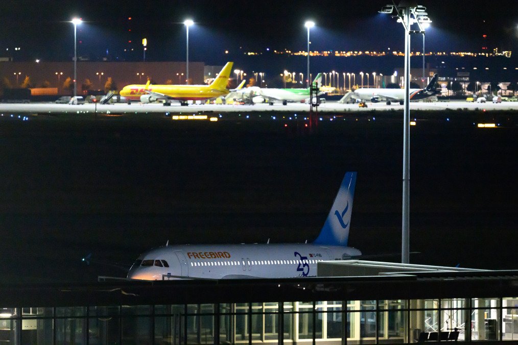 An airplane leaves its parking position at Leipzig Airport. (Source: Getty Images)