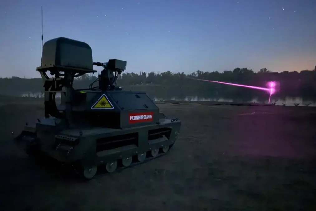 Un láser Ignis ruso, montado en el vehículo terrestre no tripulado Kurier durante las pruebas. (Fuente: medios de comunicación rusos)