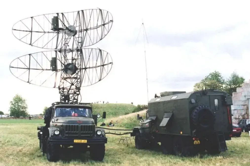 Ukraine Uses Drone to Disable Russian P-15 Radar in Kursk, Video Shows Ukraine Uses Drone to Disable Russian P-15 Radar in Kursk, Video Shows