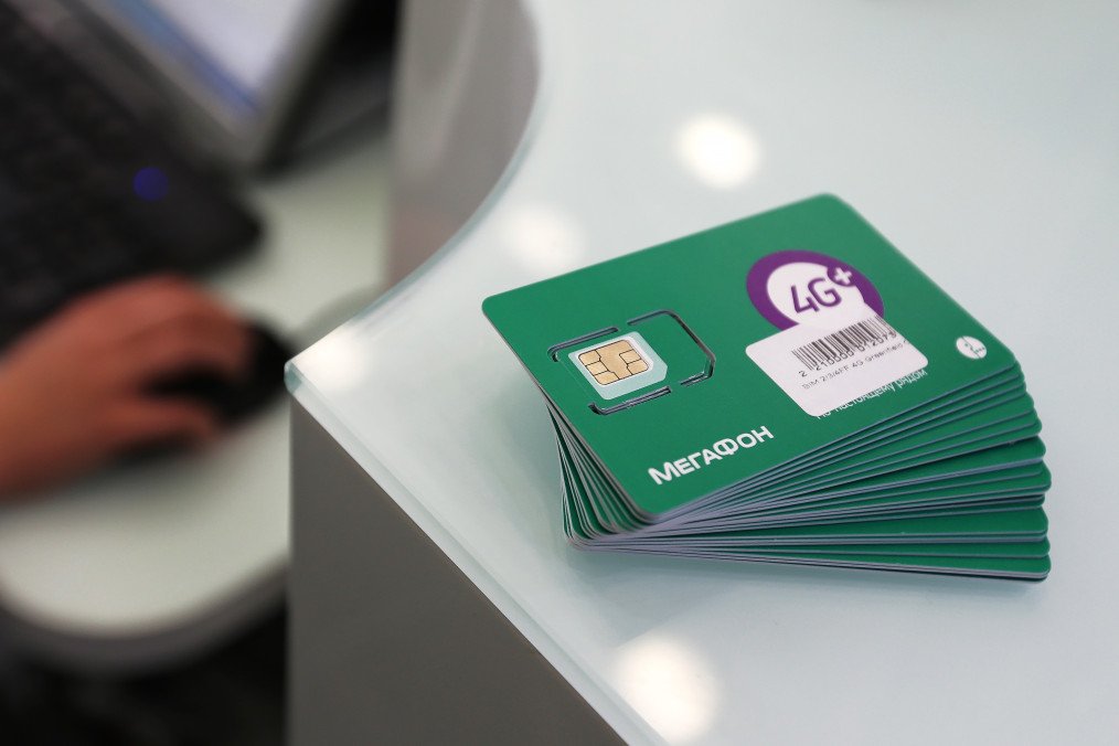 Sim cards for 4G network use sit in a pile ahead of sale inside a MegaFon PJSC mobile phone store in Moscow, Russia, on August 29, 2017 Illustrative photo. (Source: Getty Images)
