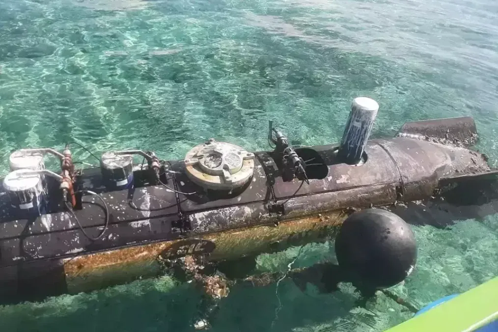 A suspected Chinese unmanned underwater vehicle (UUV) floats in the North Trawangan Strait after being discovered by a local fisherman. (Source: Indonesian police) A suspected Chinese unmanned underwater vehicle (UUV) floats in the North Trawangan Strait after being discovered by a local fisherman. (Source: Indonesian police)