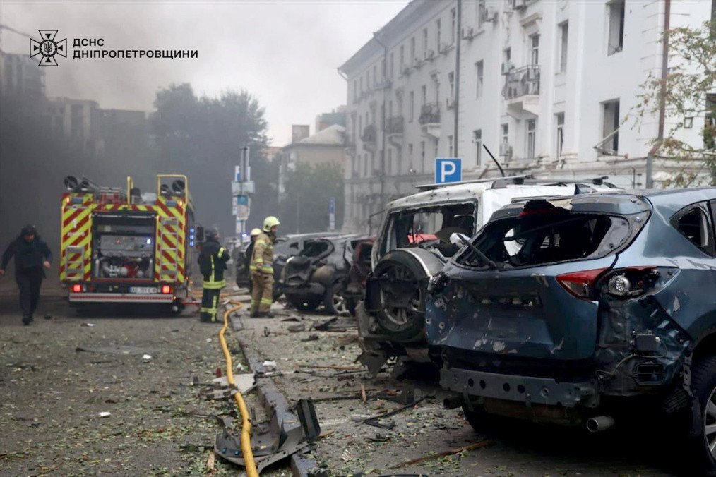 Russian Drone Strike on Dnipro Kills One, Injures 27; Zelenskyy Calls for Tougher Sanctions Russian Drone Strike on Dnipro Kills One, Injures 27; Zelenskyy Calls for Tougher Sanctions