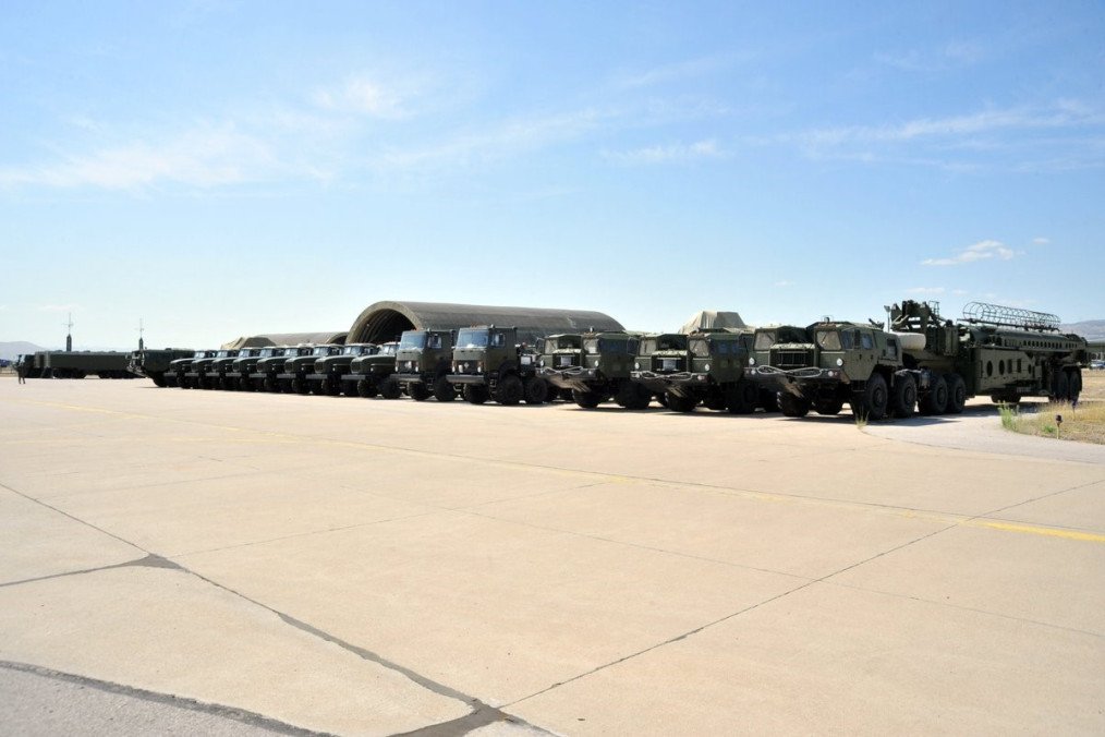 The final parts of the second battery of the Russian S-400 missile defense system arrive at Murted Airbase in Ankara, Türkiye, on September 15, 2019. The final parts of the second battery of the Russian S-400 missile defense system arrive at Murted Airbase in Ankara, Türkiye, on September 15, 2019.