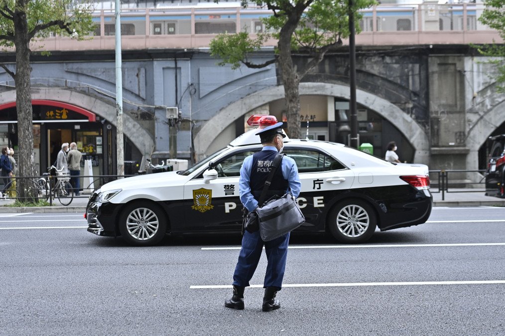 Police officers stand guard near Tokyo Station in central Tokyo on May 20, 2022. (Photo: Getty Images)