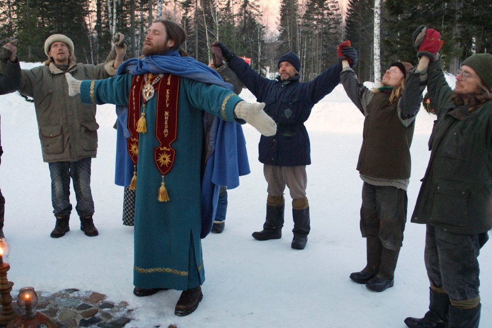 Inhabitants of Sun City in eastern Siberia pray. (Source: Getty Images)