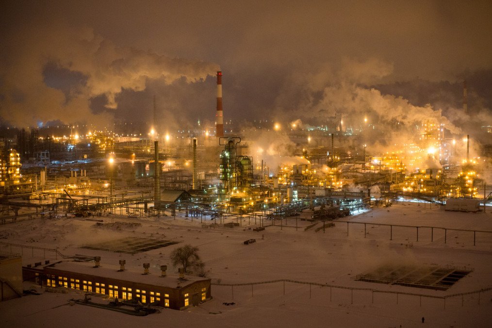 Illustrative image. Lights illuminate the Novokuibyshevsk oil refinery plant, operated by Rosneft PJSC, in Novokuibyshevsk, Samara region, Russia, on December 21, 2016. (Source: Getty Images) Illustrative image. Lights illuminate the Novokuibyshevsk oil refinery plant, operated by Rosneft PJSC, in Novokuibyshevsk, Samara region, Russia, on December 21, 2016. (Source: Getty Images)