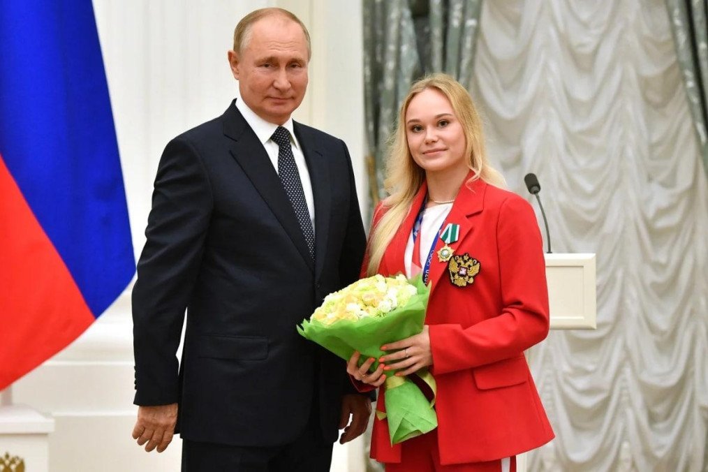 Russian gymnast Angelina Melnikova pictured alongside Russian leader Vladimir Putin. (Source: Russian media)