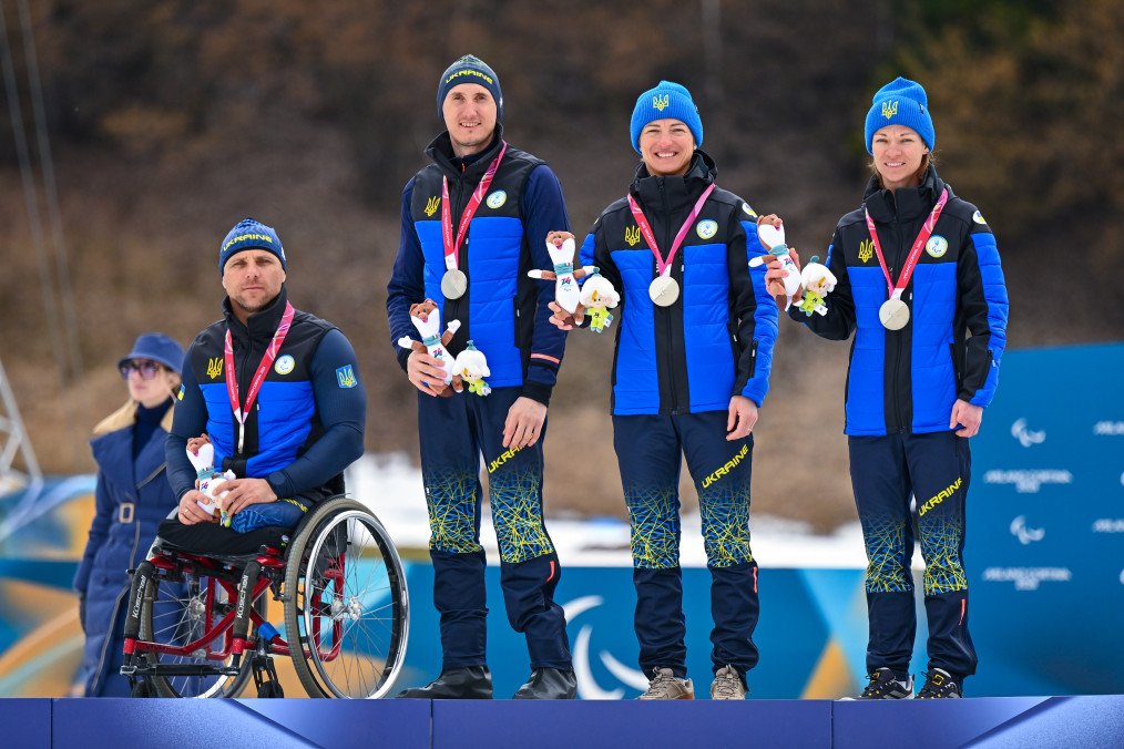 Ukrainian athletes celebrate silver in the Para Cross-Country Skiing Mixed 4×2.5 km relay at the Milano Cortina 2026 Winter Paralympics in Val di Fiemme, Italy, on March 14, 2026. (Source: Getty Images)