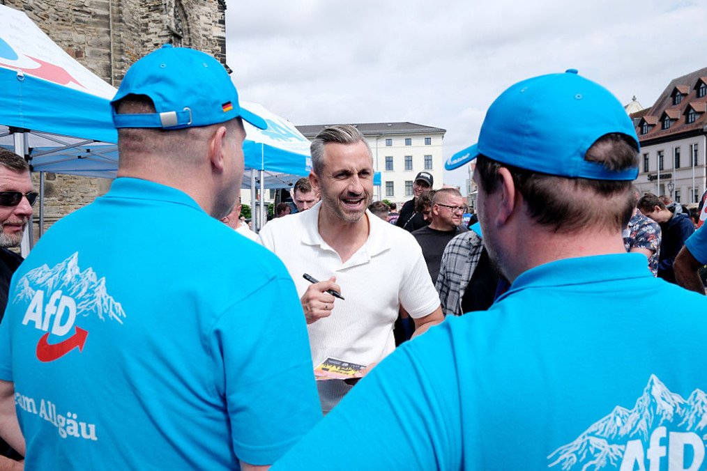 Ulrich Siegmund, the AfD’s top candidate for the 2026 state election in Saxony-Anhalt, signs autographs at one of his party’s rallies. (Source: Getty Images) Ulrich Siegmund, the AfD’s top candidate for the 2026 state election in Saxony-Anhalt, signs autographs at one of his party’s rallies. (Source: Getty Images)