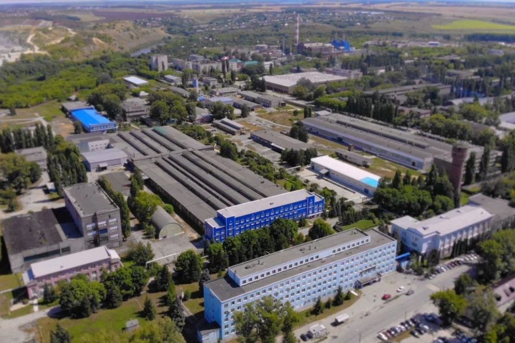 El ataque de un dron provoca un incendio masivo en las instalaciones rusas de baterías de misiles Energia en Yeltsy noticias con imágenes rusia población rusia noticias drones dron fpv misiles