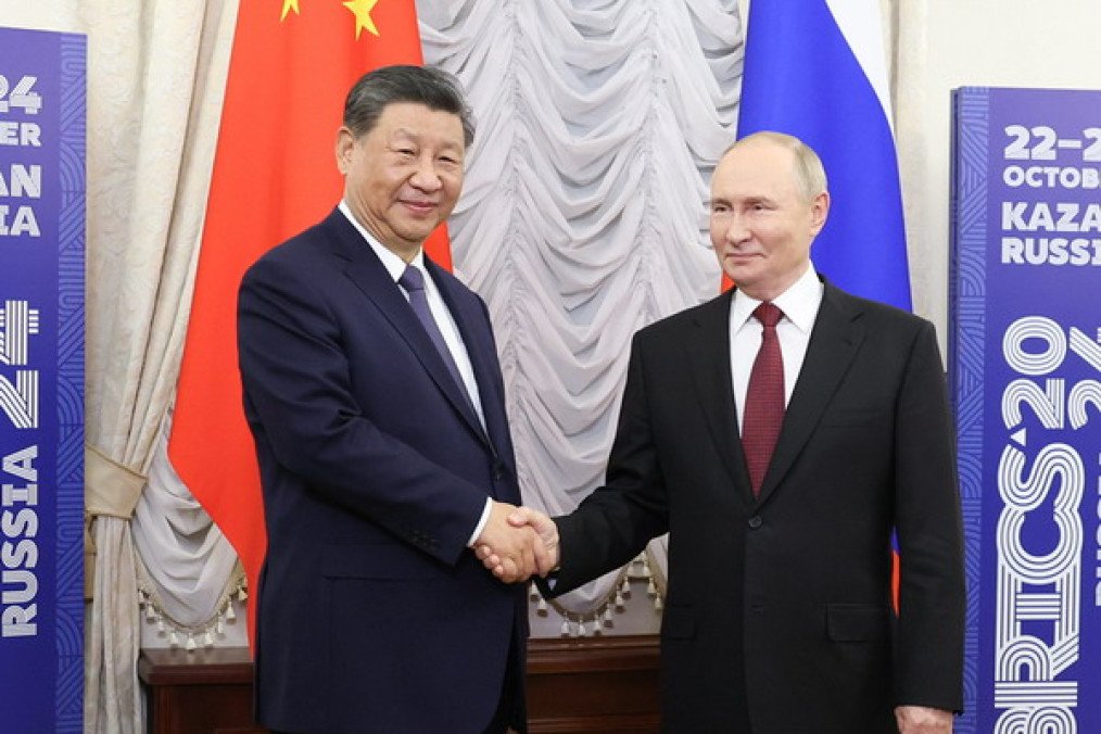 China and Russia Move “Hand in Hand,” Says Xi Jinping in New Year Greetings to Putin