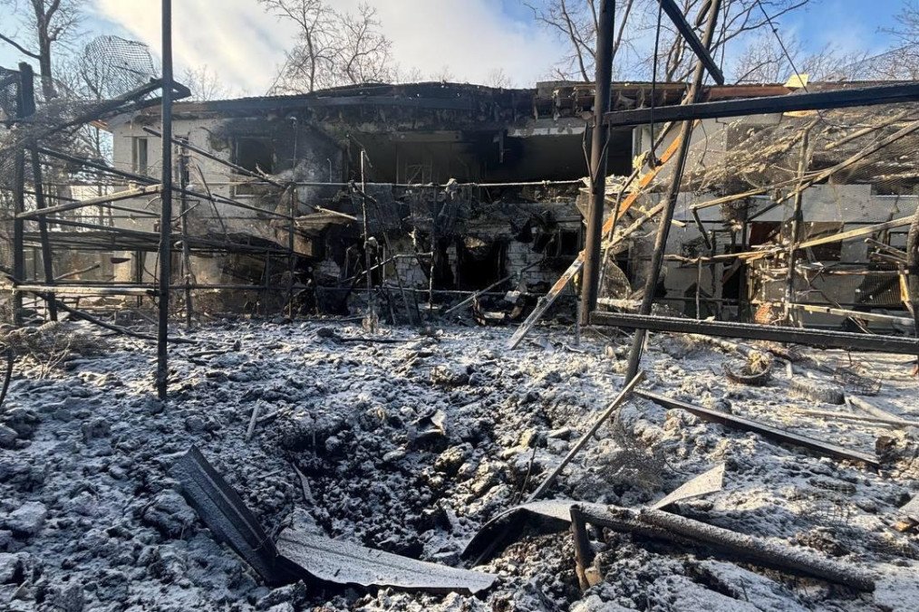 Aftermath of a Russian airstrike on the Feldman EcoPark outside Kharkiv with a guided aerial bomb, January 1, 2025. (Source: Novinach)