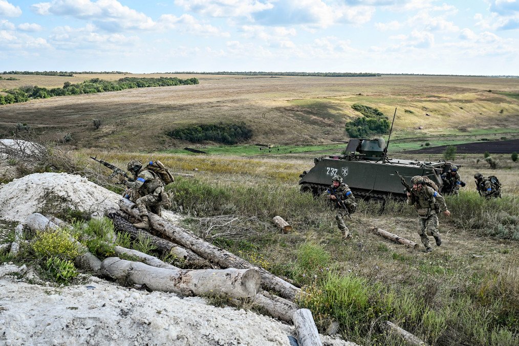 Servicemen of the 3rd Separate Assault Brigade get familiar with an M113 armoured personnel carrier during a platoon training session, September 7, 2023. Servicemen of the 3rd Separate Assault Brigade get familiar with an M113 armoured personnel carrier during a platoon training session, September 7, 2023.